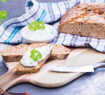 Brot und Brotaufstrich aus Kartoffeln - Tag des Deutschen Butterbrots am 25. September
